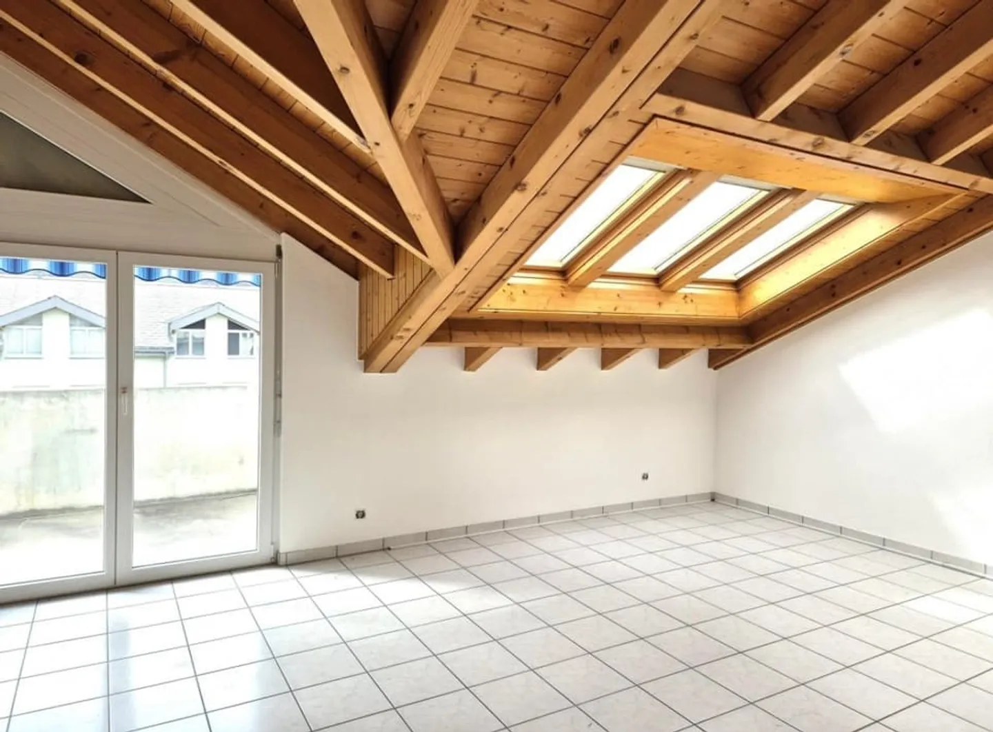 Ampio appartamento di 4,5 locali con vista sulle montagne a Visp - Foto 7 di 10