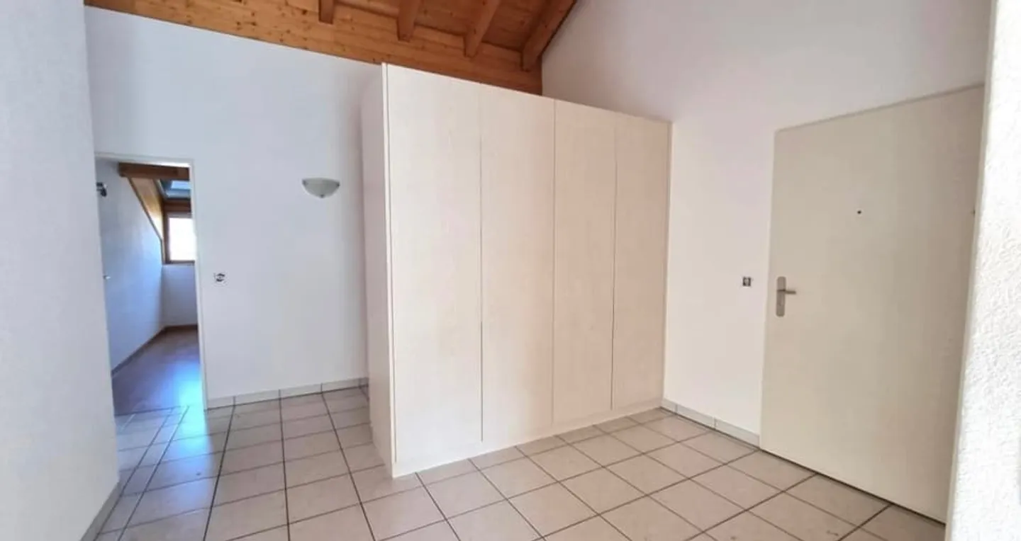 Ampio appartamento di 4,5 locali con vista sulle montagne a Visp - Foto 8 di 10