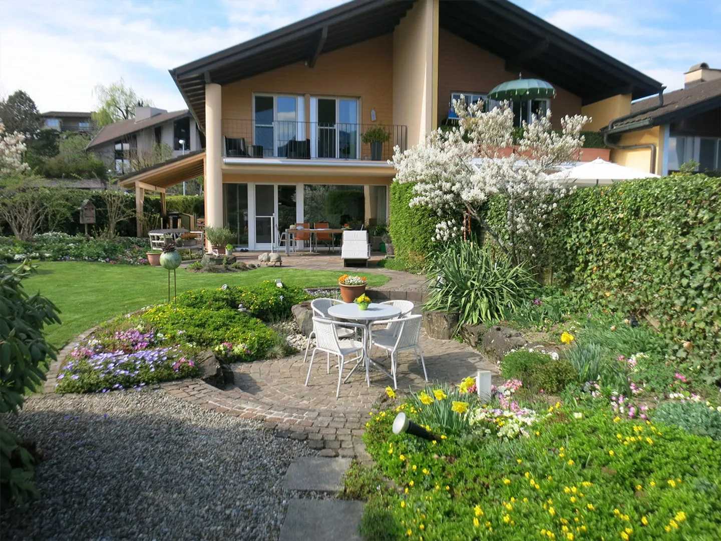 4.5-room corner townhouse in sunny location in Udligenswil - Photo 1 of 3