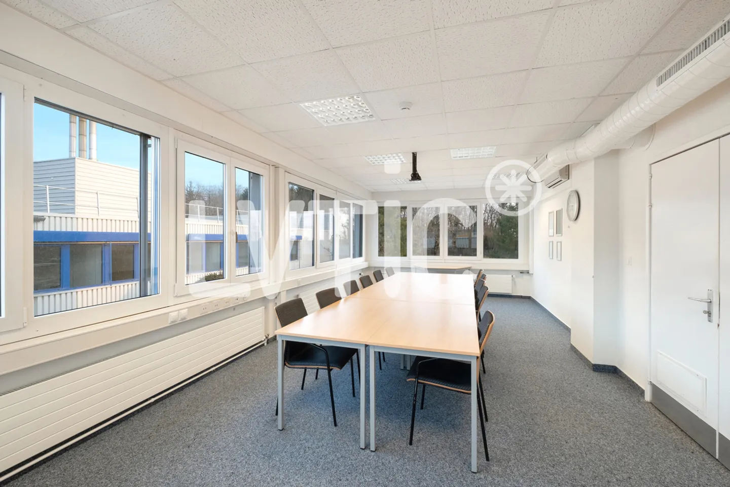 Atelier, laboratorio, uffici di 1.300 m² in affitto vicino a Nyon - Foto 3 di 10