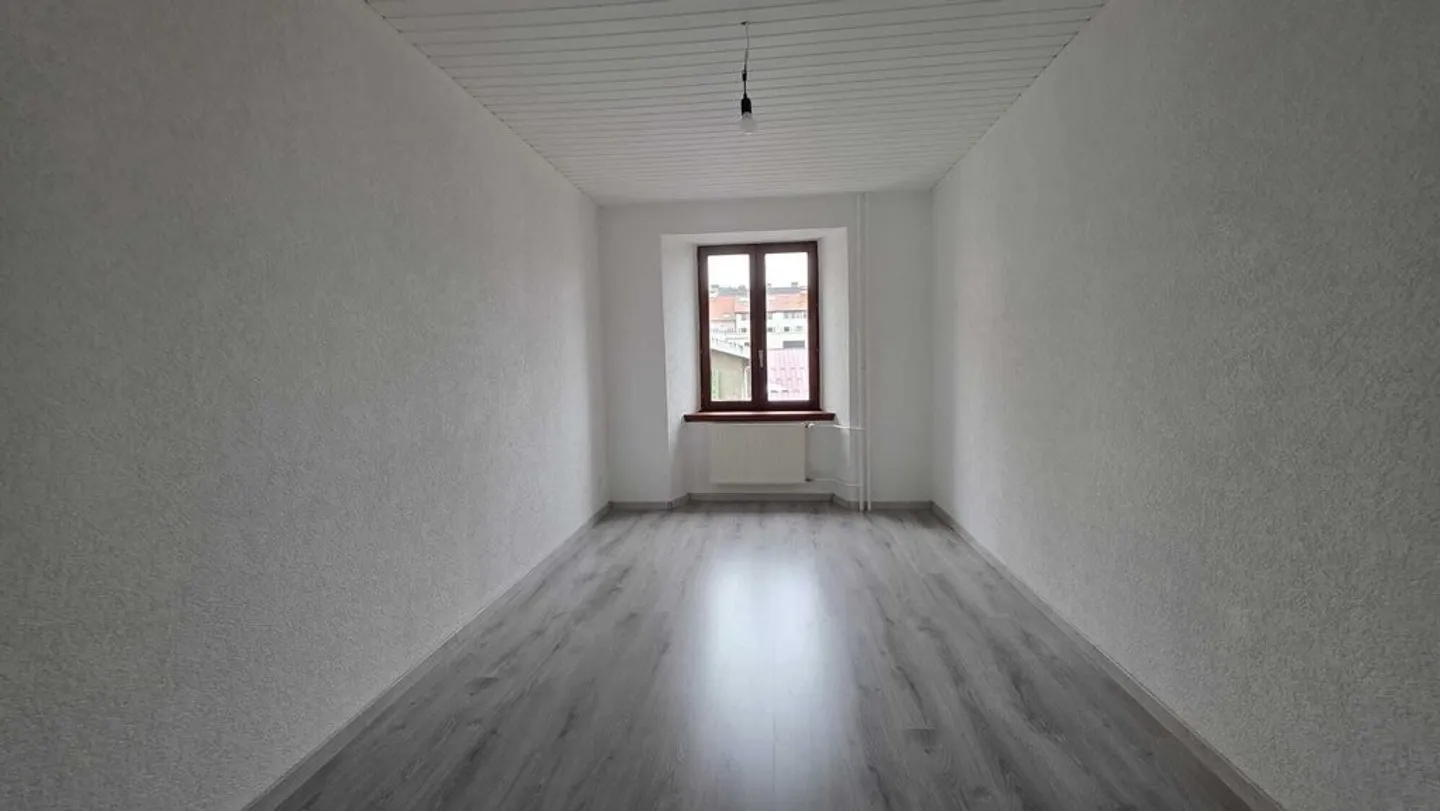 Appartement spacieux avec cheminée - Photo 6 sur 9