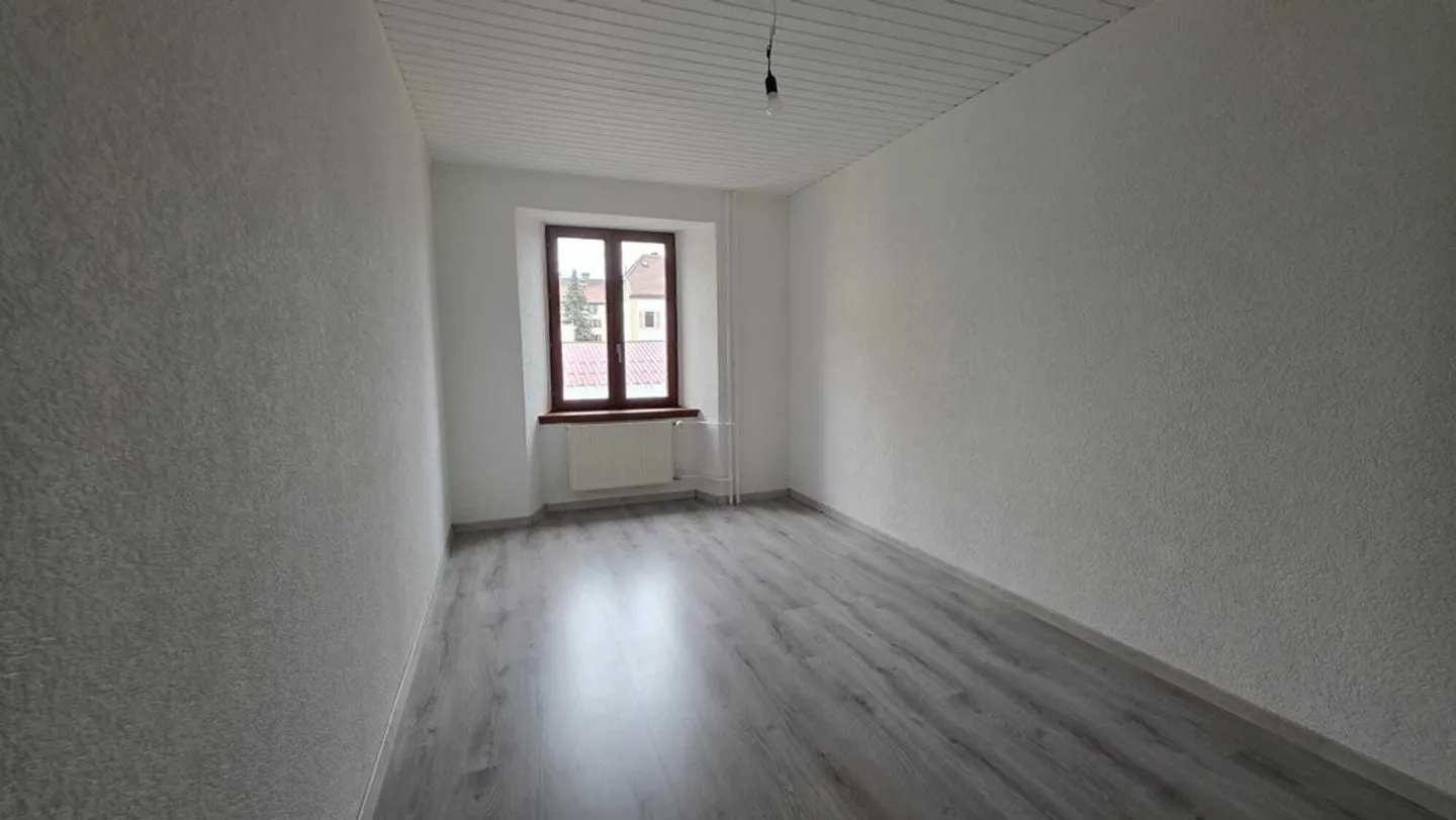 Appartement spacieux avec cheminée - Photo 7 sur 9