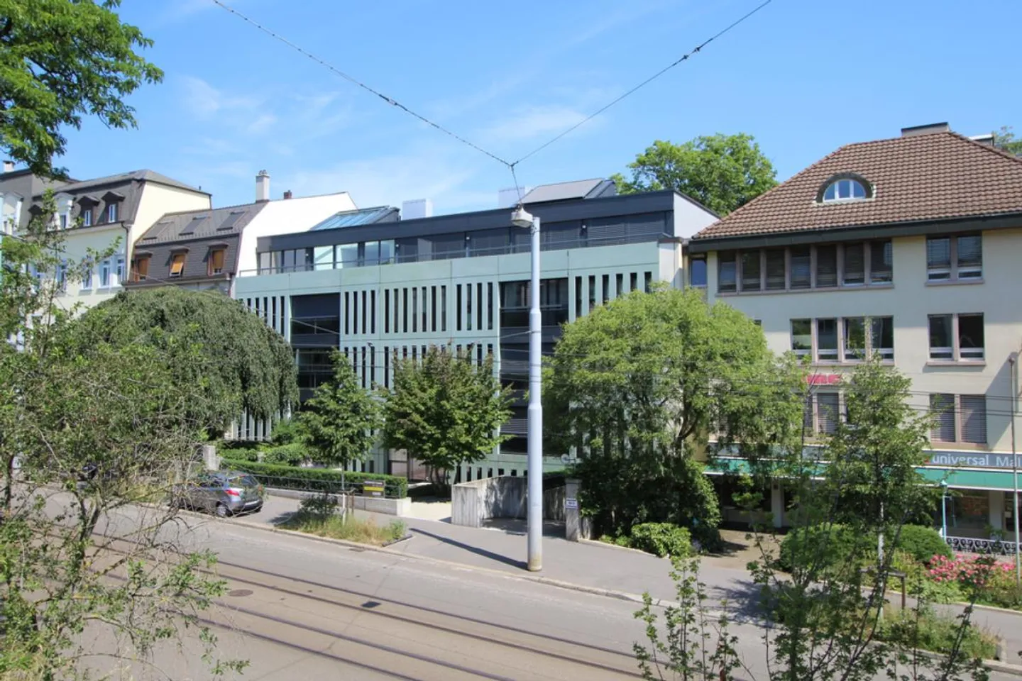 Places de stationnement dans un emplacement central - Photo 1 sur 2