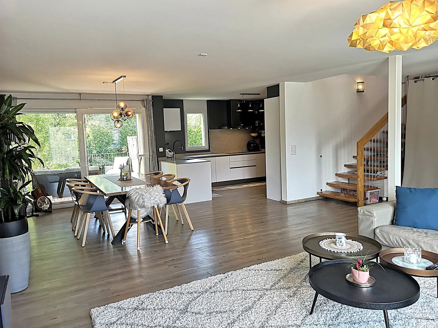Magnifica casa duplex ristrutturata con cura per due famiglie con 4,5 stanze a Cudrefin, vicino al lago - Foto 15 di 34