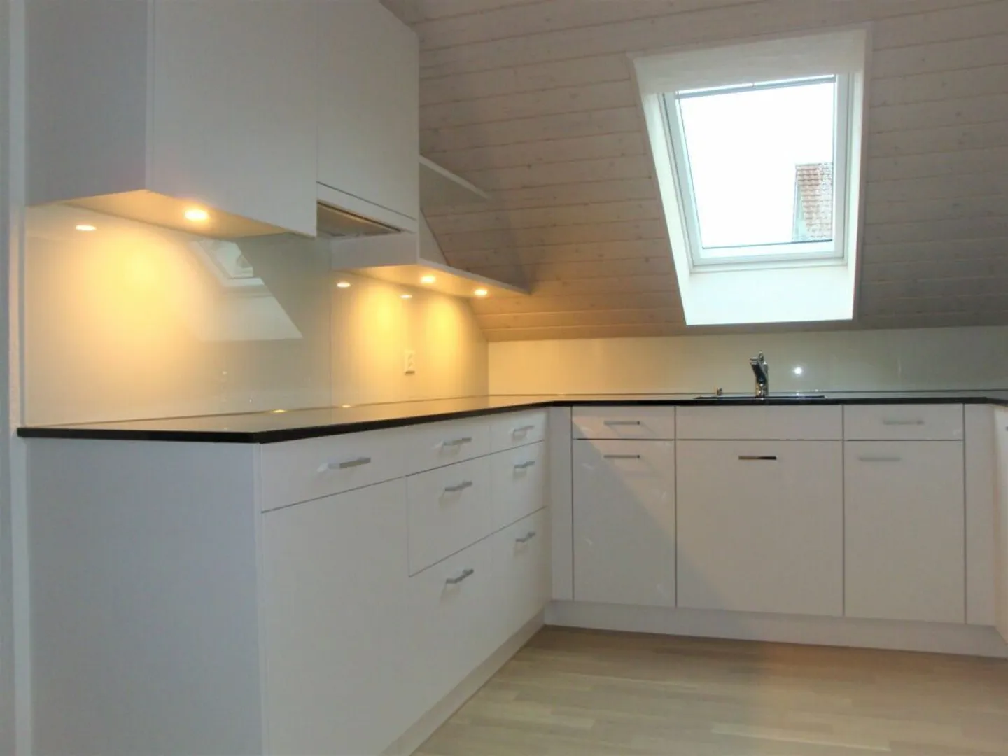 Grosszügige 3,5-Zi.-Dachgeschoss-WG an ruhiger Lage - Photo 2 of 13