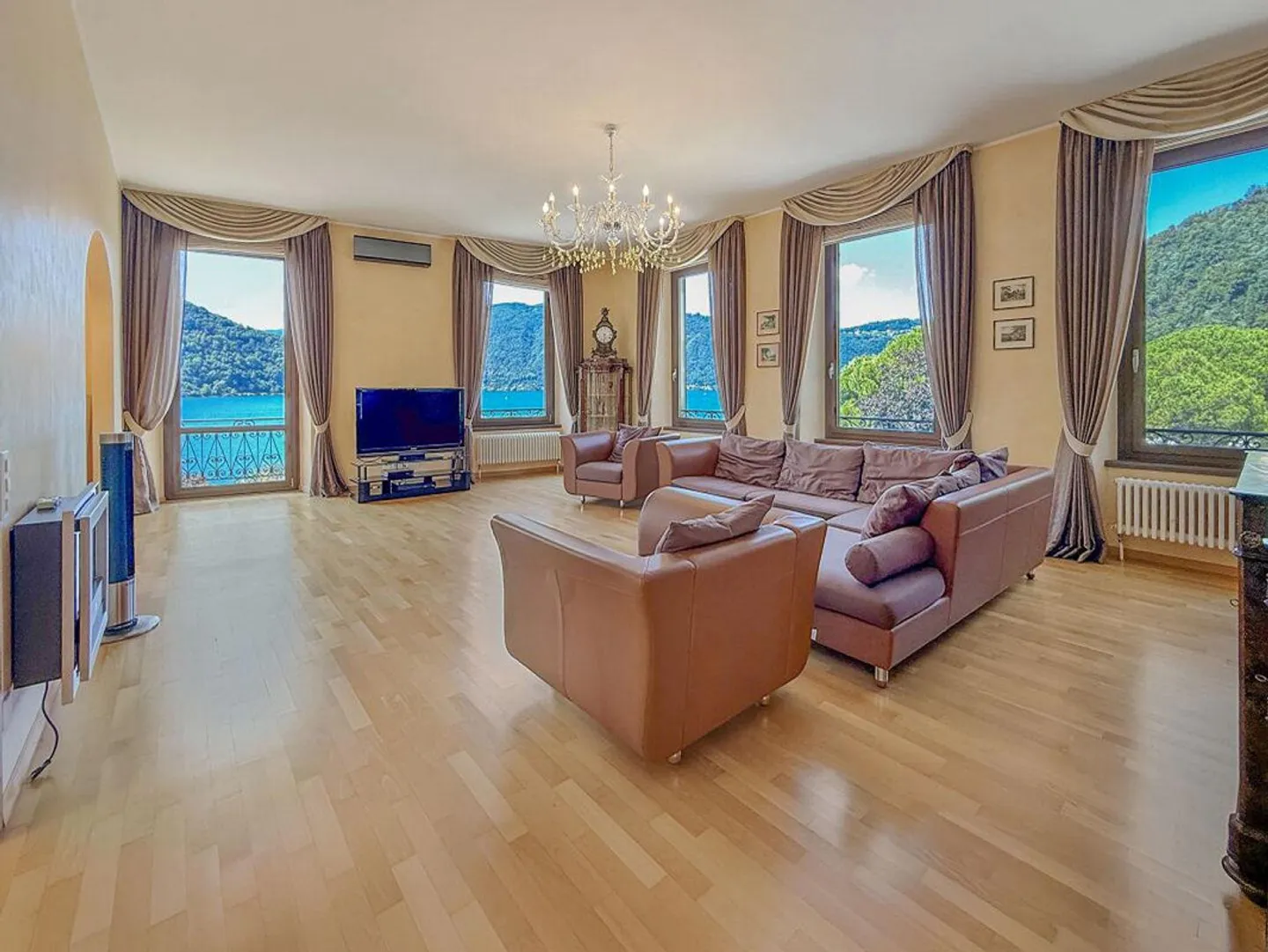 Luxuriöse 4,5-Zimmer-Wohnung mit atemberaubendem Seeblick - Foto 1 von 8