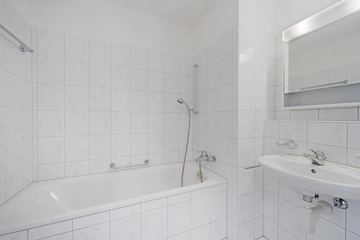 Living at the Reuss in rural surroundings - Photo 4 of 7