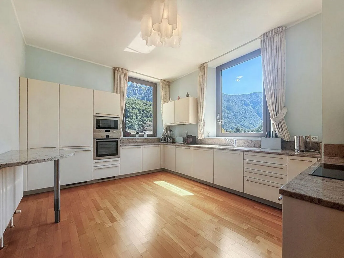 Luxuriöse 4,5-Zimmer-Wohnung mit atemberaubendem Seeblick - Foto 2 von 8