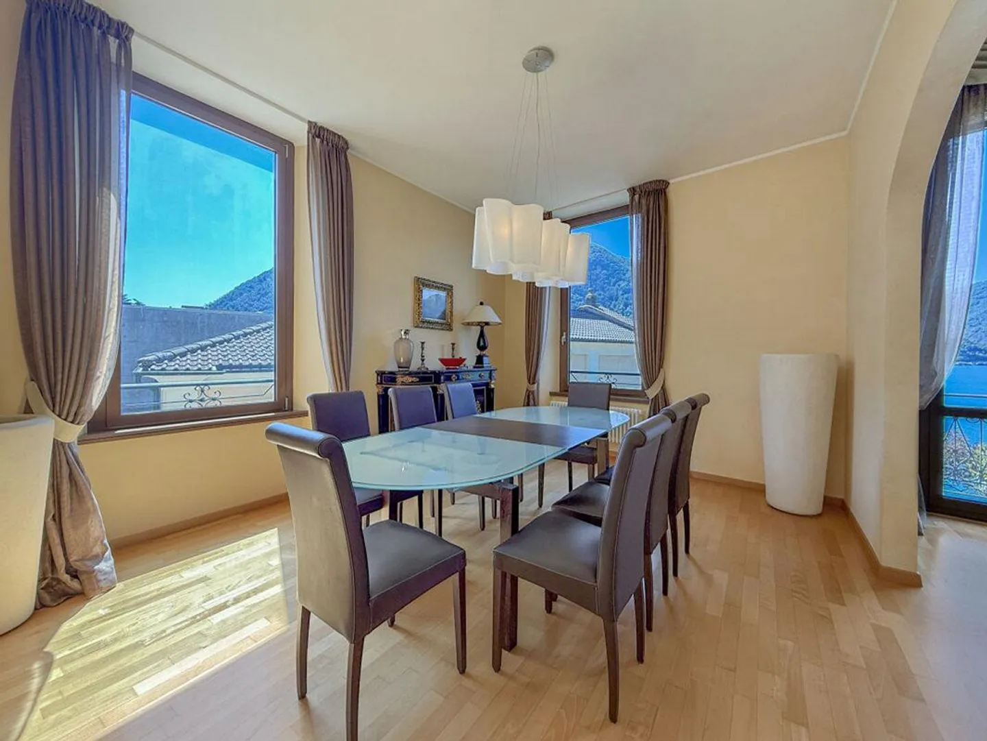 Luxuriöse 4,5-Zimmer-Wohnung mit atemberaubendem Seeblick - Foto 3 von 8