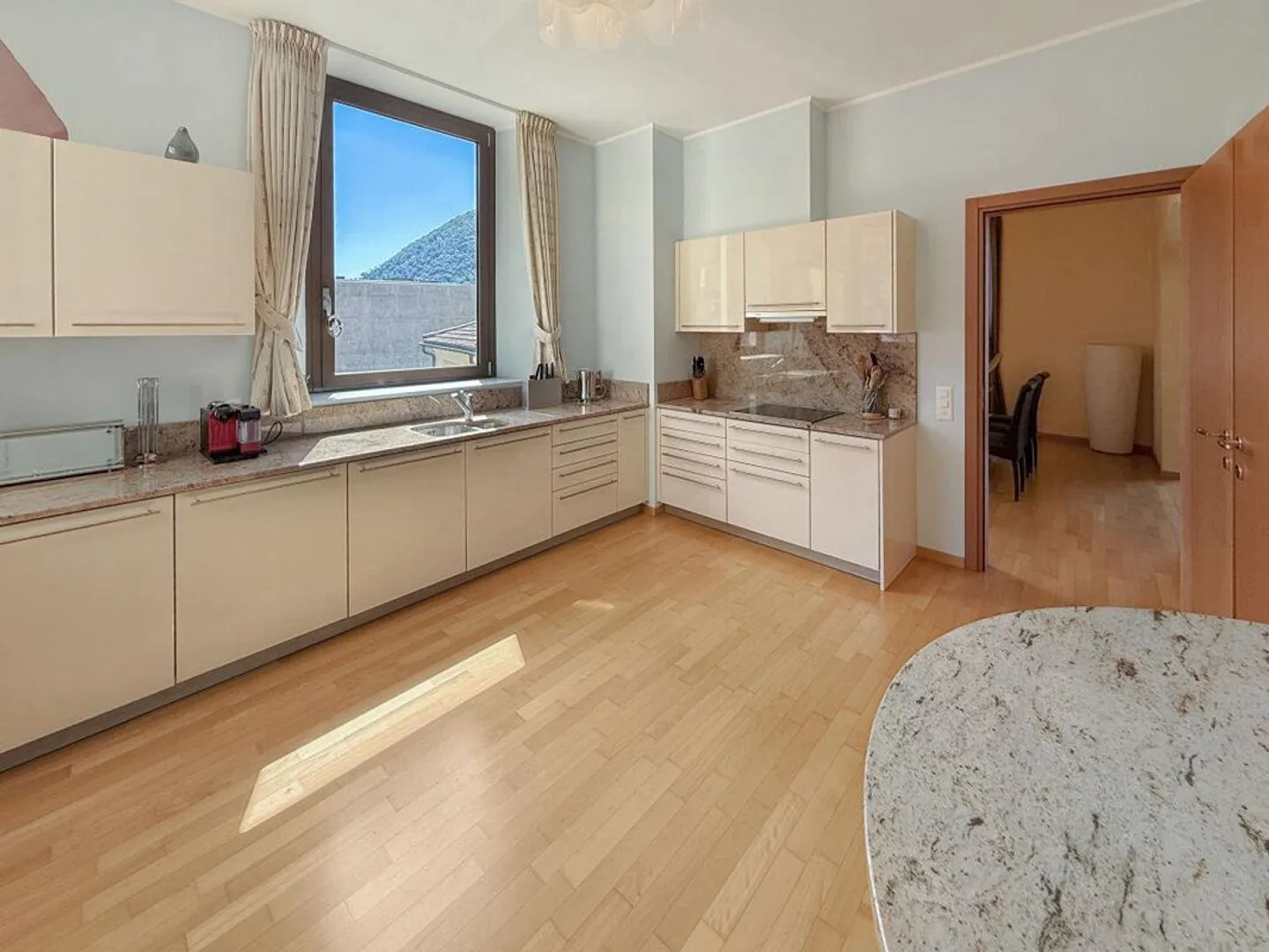 Luxuriöse 4,5-Zimmer-Wohnung mit atemberaubendem Seeblick - Foto 4 von 8