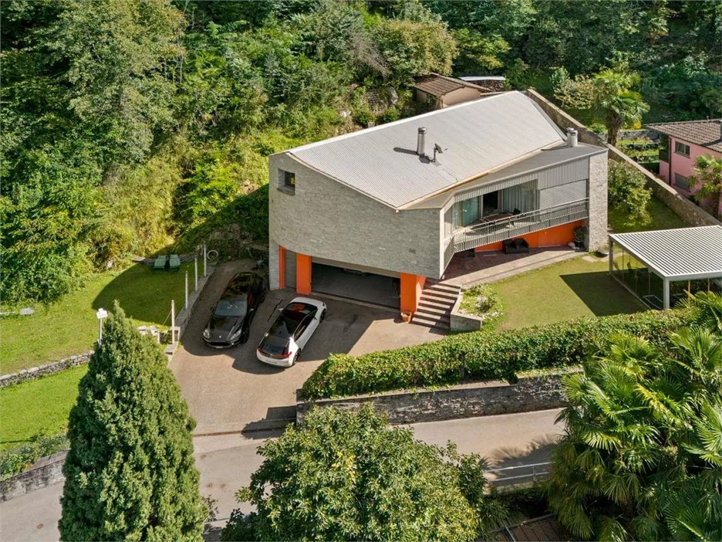 Giubiasco - Villa architettonica di prestigio con jacuzzi e design unico - Foto 1 di 13