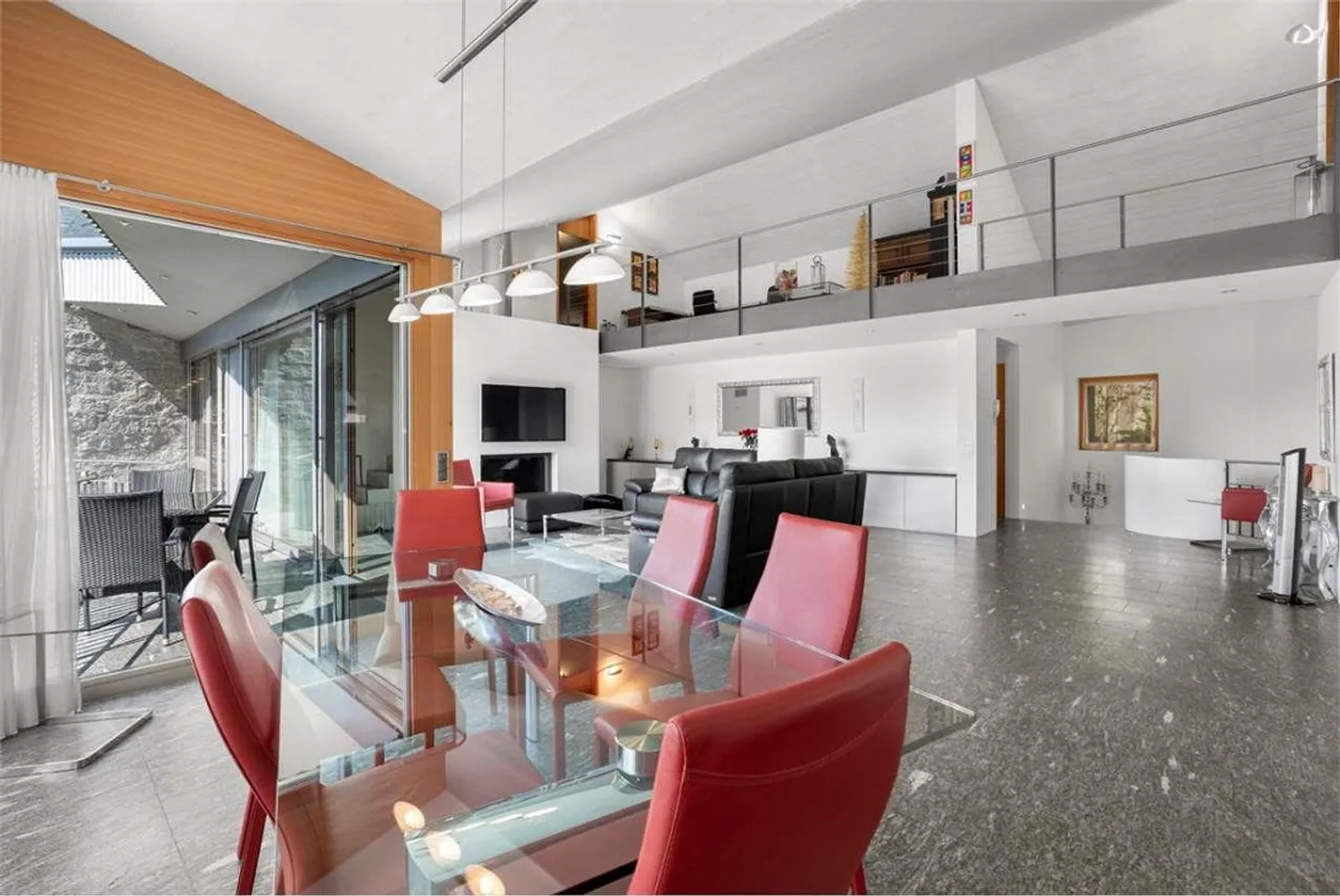 Giubiasco - Villa architettonica di prestigio con jacuzzi e design unico - Foto 2 di 13