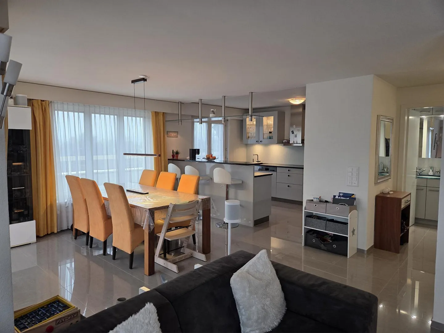 Attico con grande terrazza nel cuore di Wettingen - Foto 3 di 9