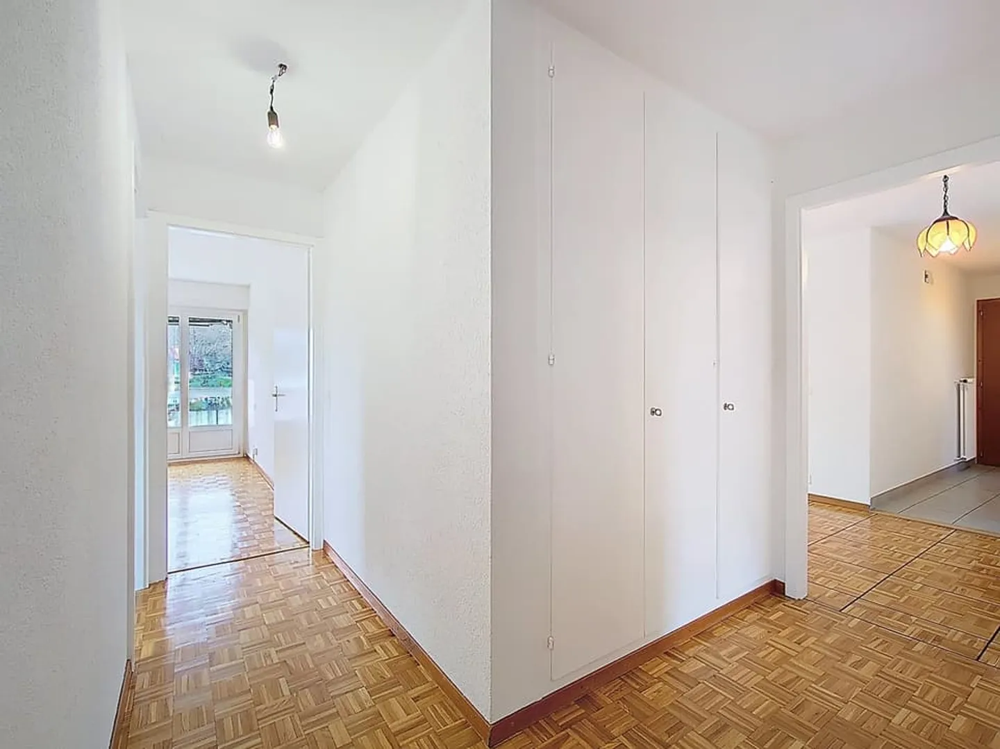 Exclusivity! Renovated 4.5P with balconies in the center of Monthey - Photo 7 of 13