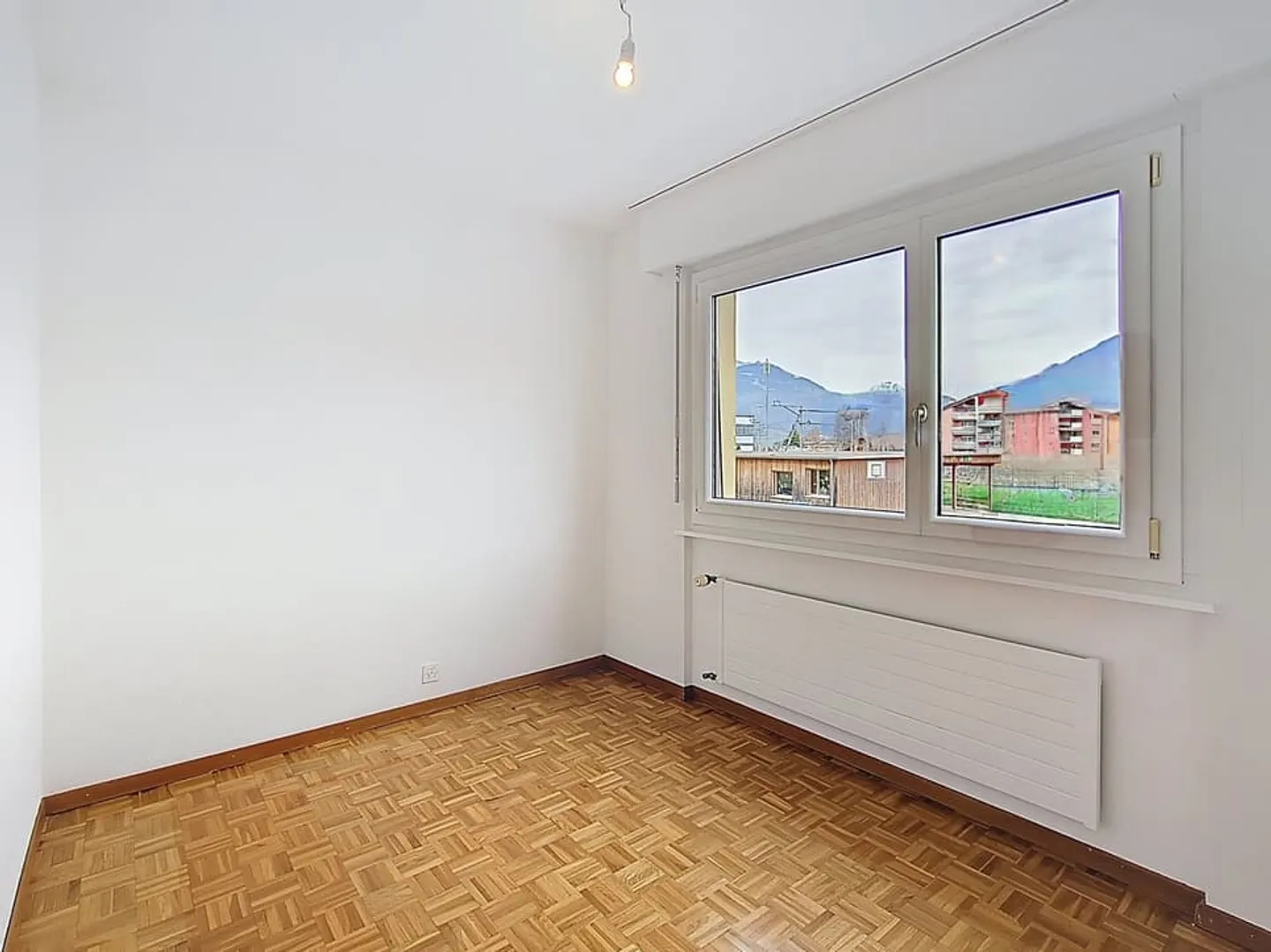 Exclusivity! Renovated 4.5P with balconies in the center of Monthey - Photo 9 of 13