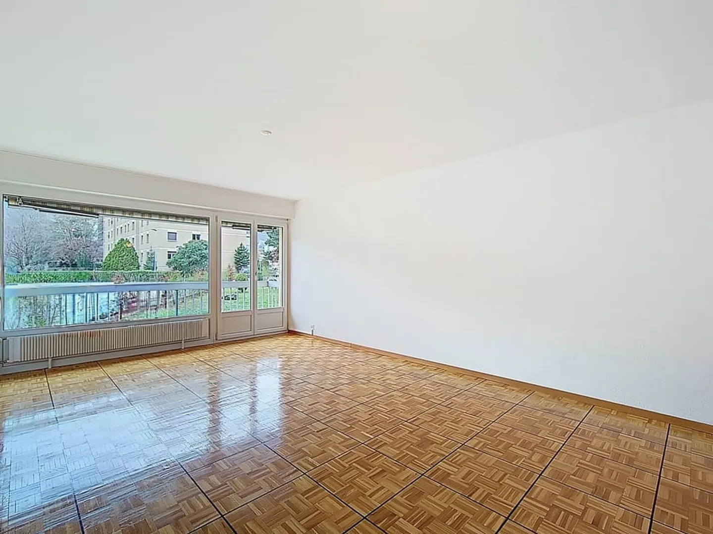 Exclusivity! Renovated 4.5P with balconies in the center of Monthey - Photo 11 of 13