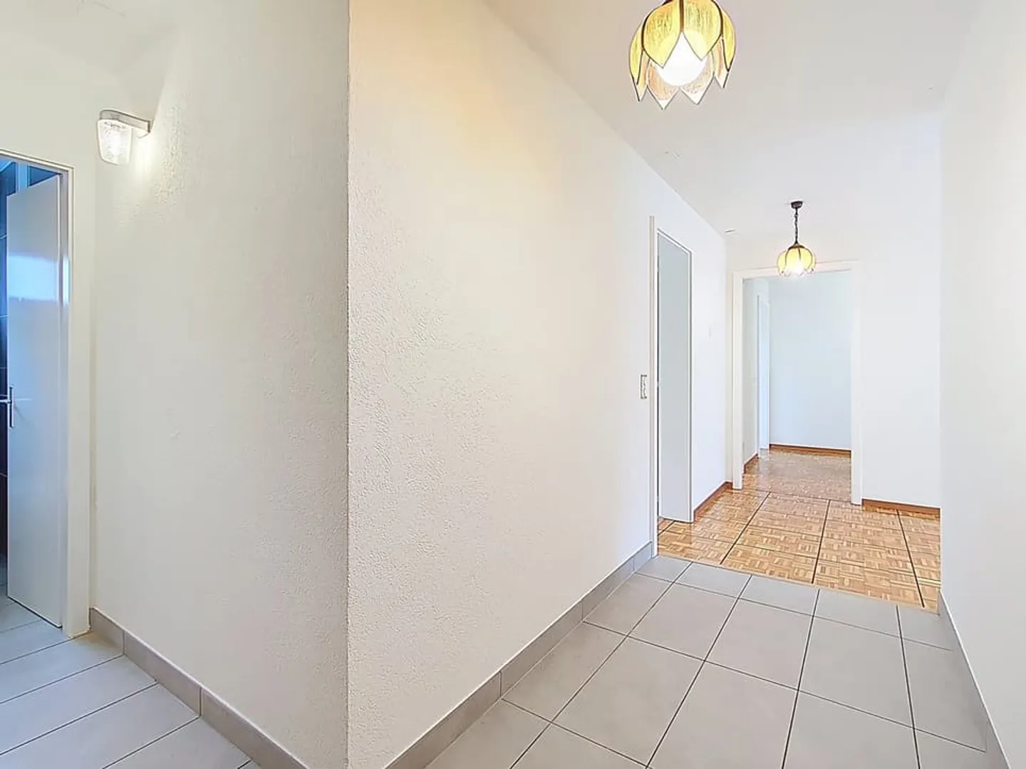 Exclusivity! Renovated 4.5P with balconies in the center of Monthey - Photo 10 of 13