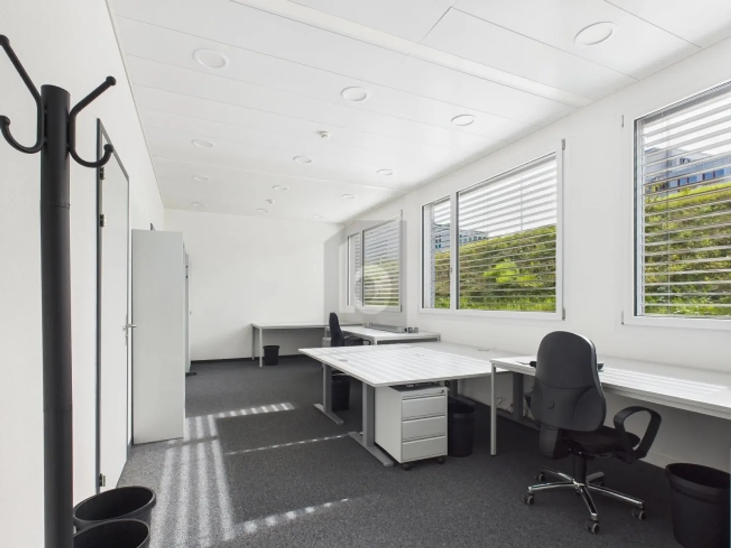 Office space for rent - Photo 1 of 6