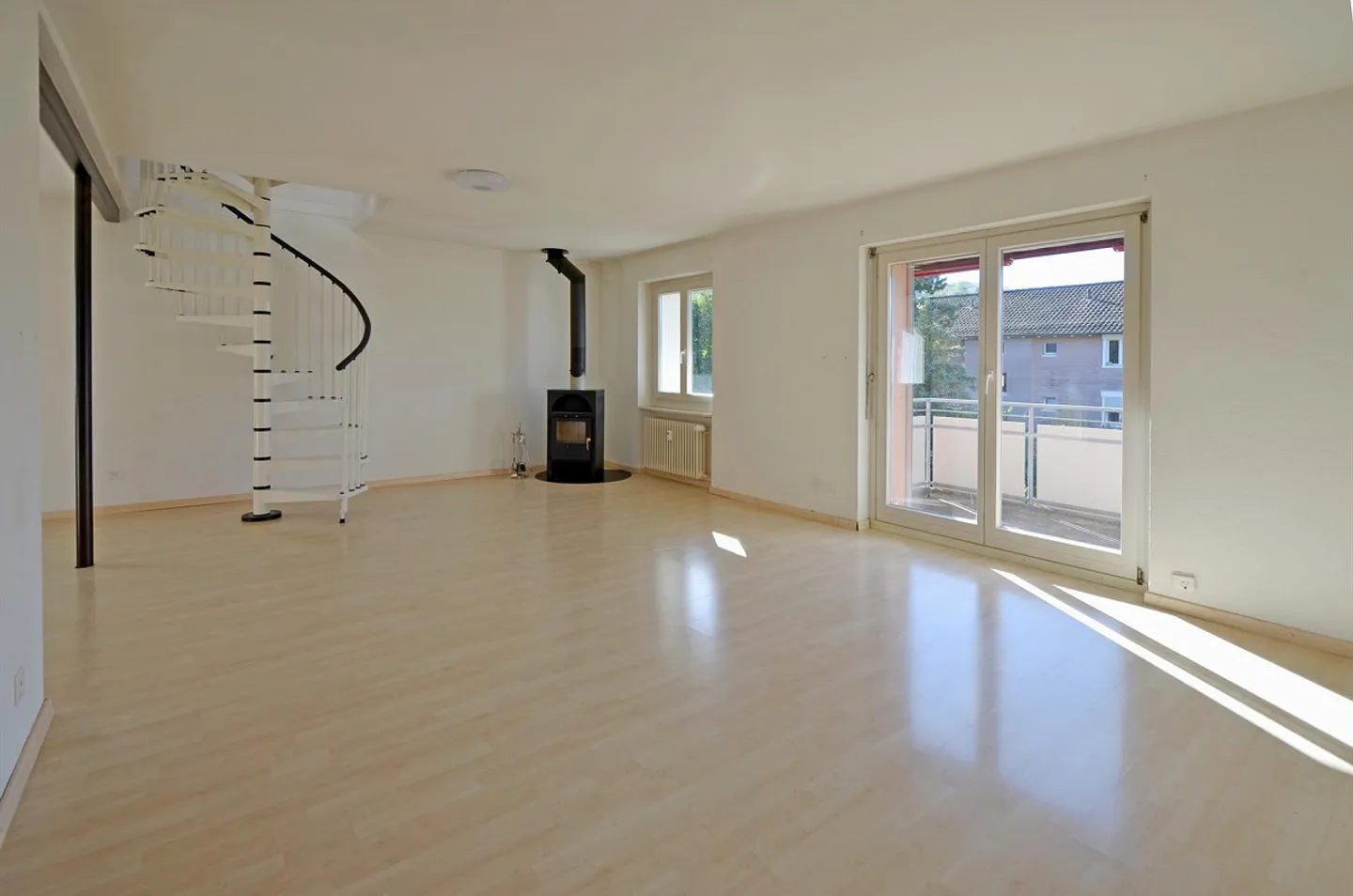 Appartamento 4.5 stanze con sezione giardino e box garage - Foto 1 di 11