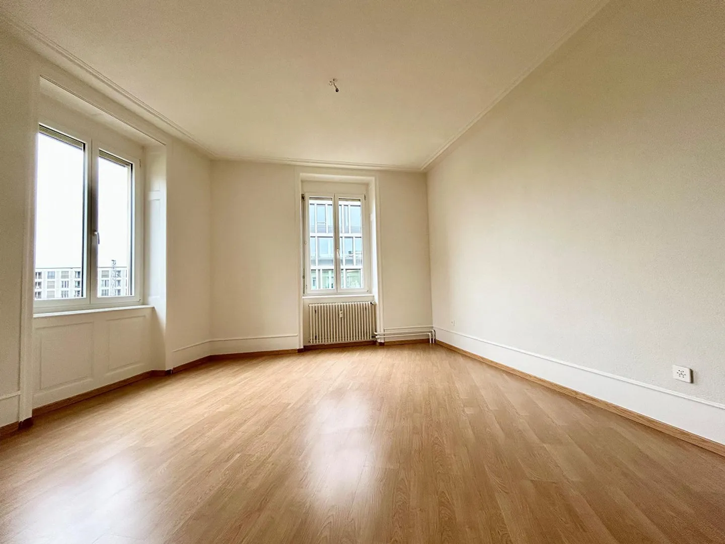Charming 2-room apartment with balcony near the musical theater - Photo 2 of 6