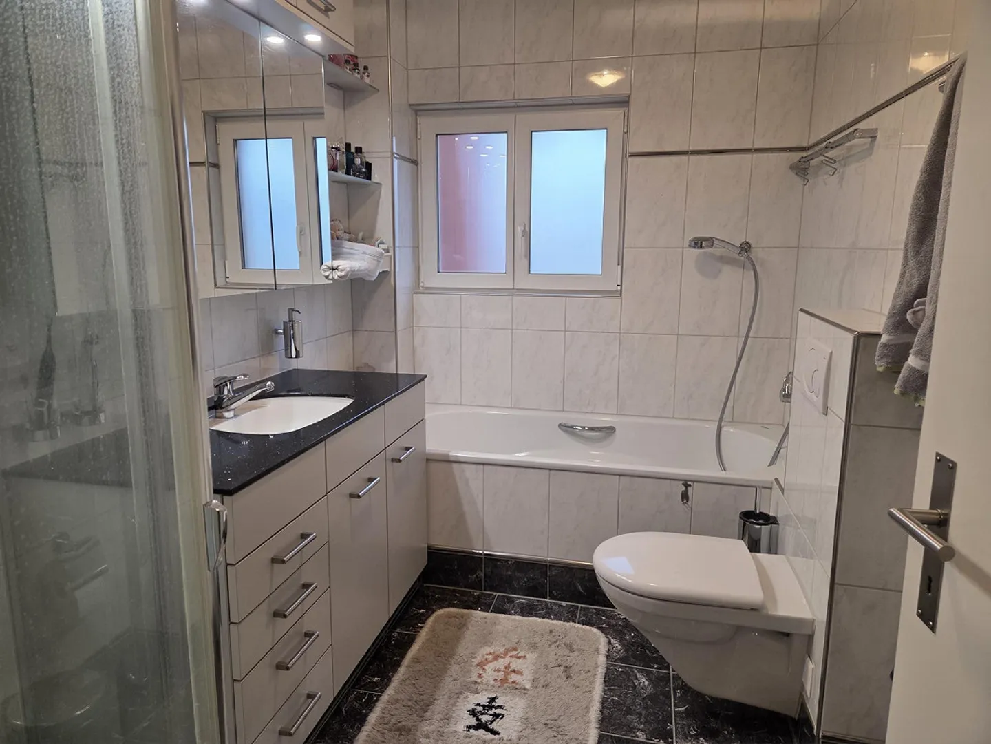 Attico con grande terrazza nel cuore di Wettingen - Foto 8 di 9