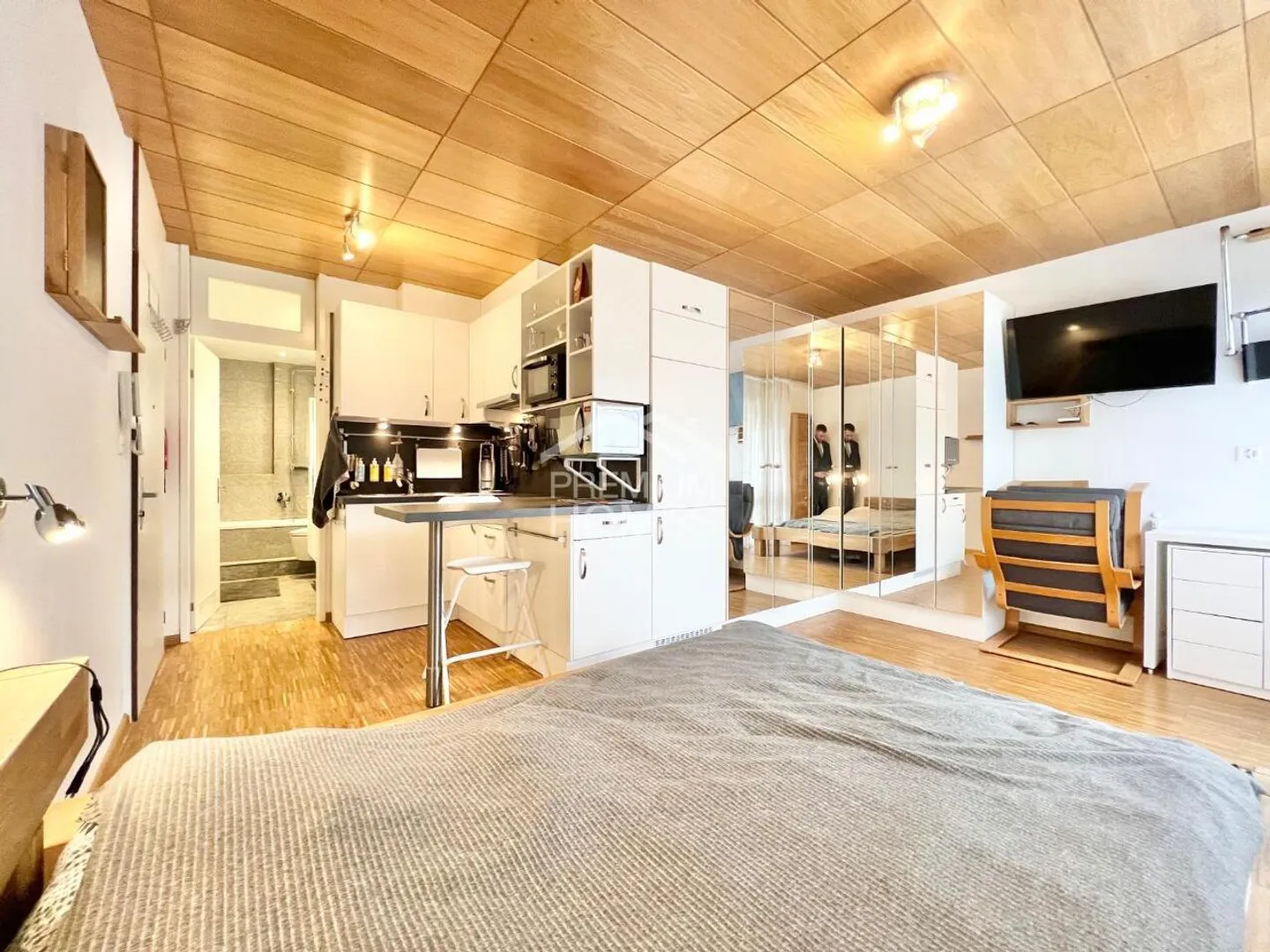 Studio for sale - Photo 1 of 7