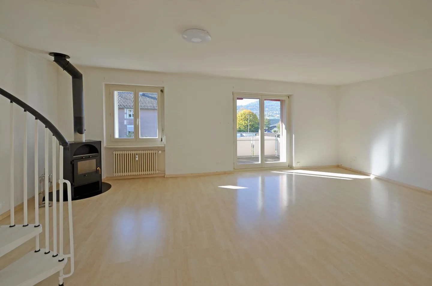 Appartamento 4.5 stanze con sezione giardino e box garage - Foto 9 di 11