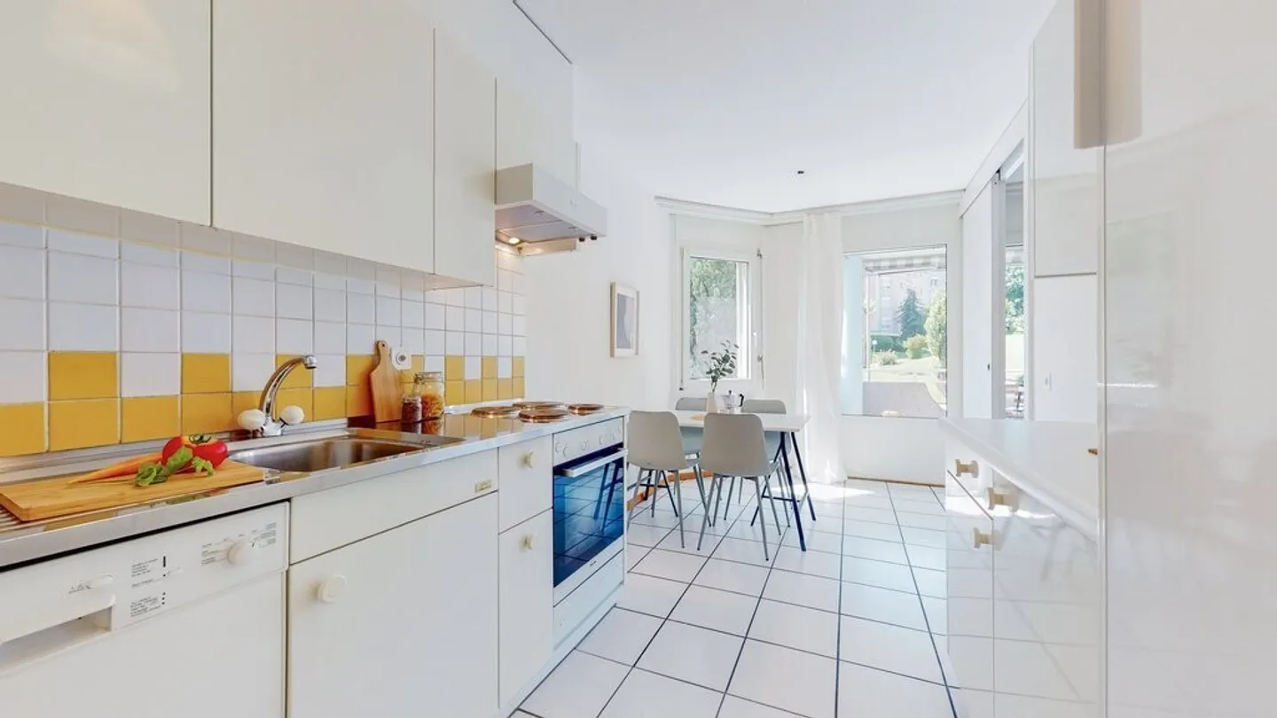 Appartement lumineux de 3,5 pièces dans un quartier bien desservi - Photo 4 sur 8