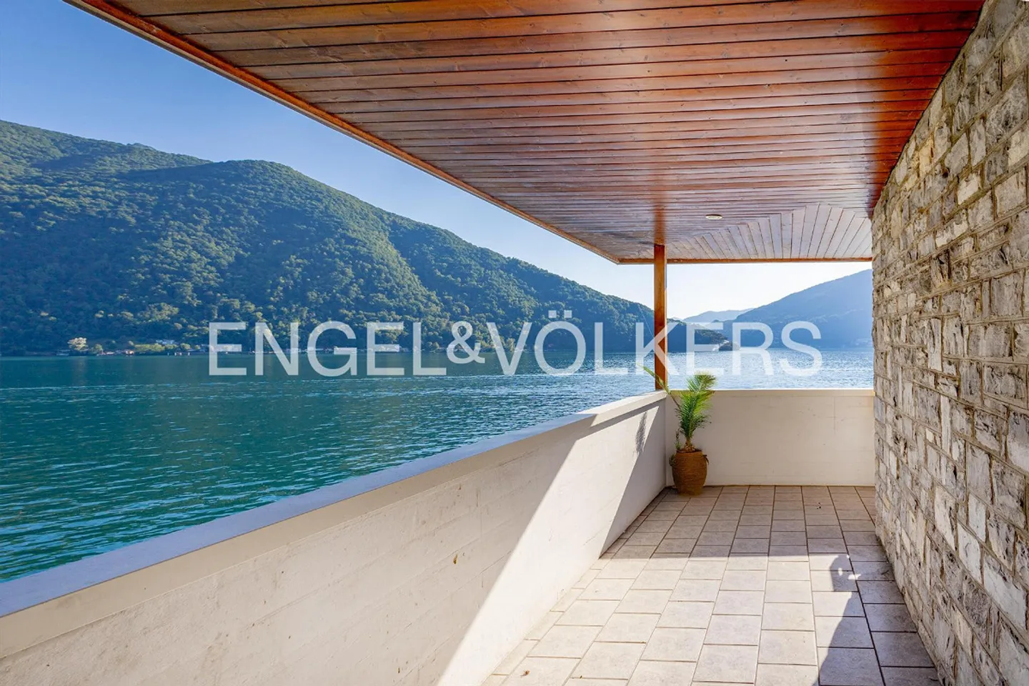 Rare Pearl with Direct Lake Access - Photo 3 of 13