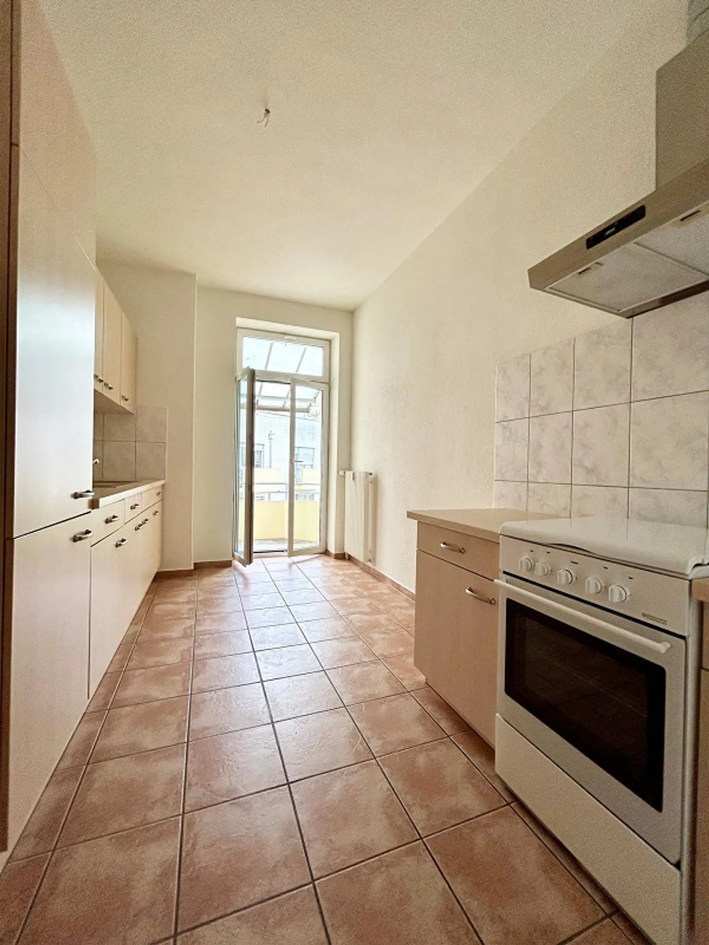 Charming 2-room apartment with balcony near the musical theater - Photo 5 of 6