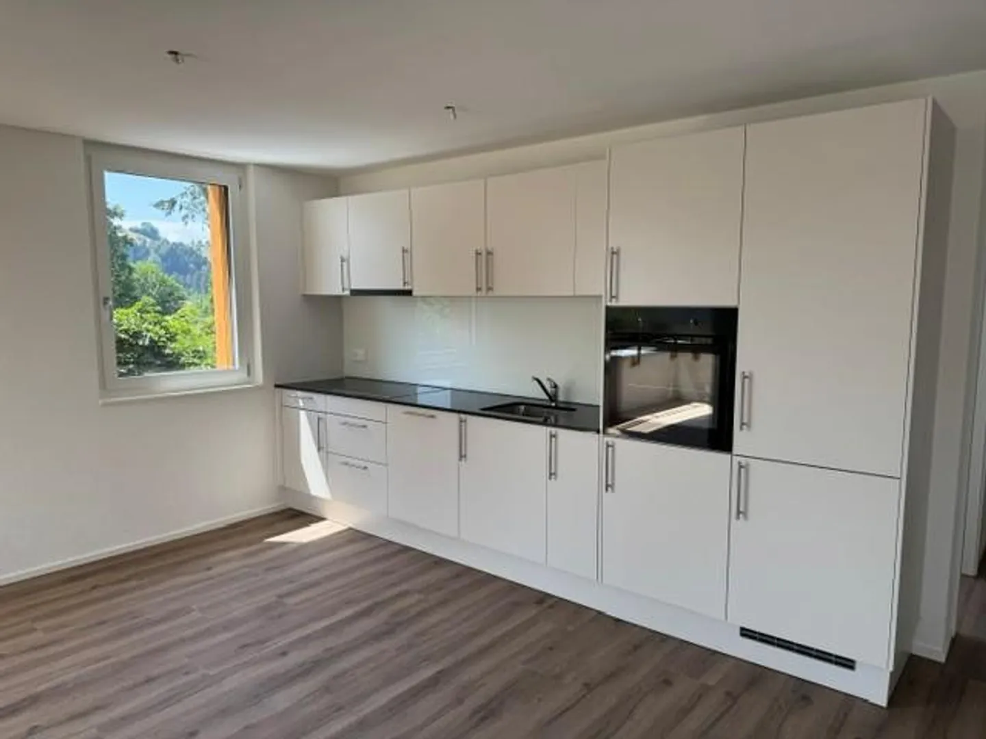 Charmant appartement de 3.5 pièces 1er étage à Huttwil - Nouvelle construction première occupation - Photo 4 sur 10