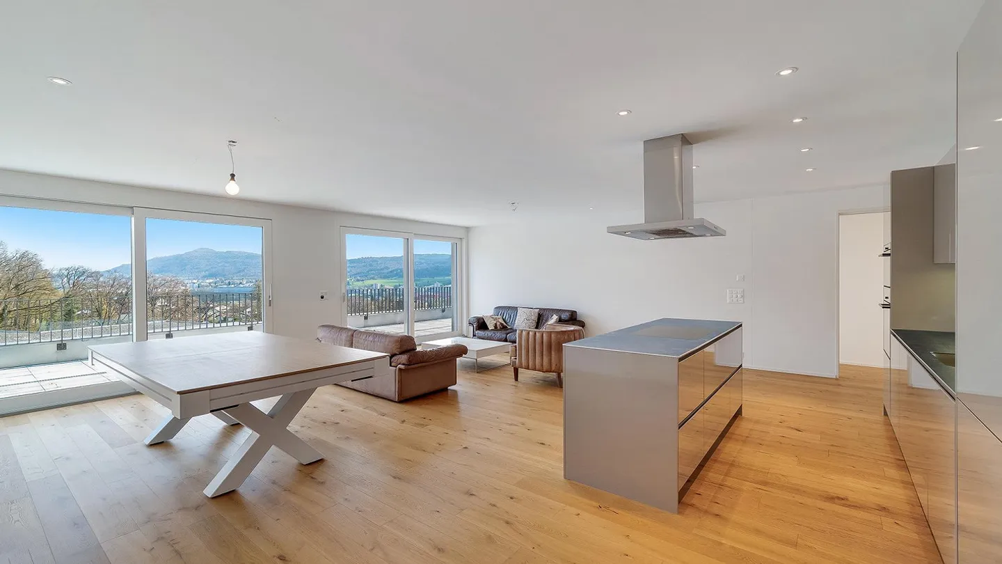 Ampio appartamento con terrazza e vista fantastica - Foto 4 di 10