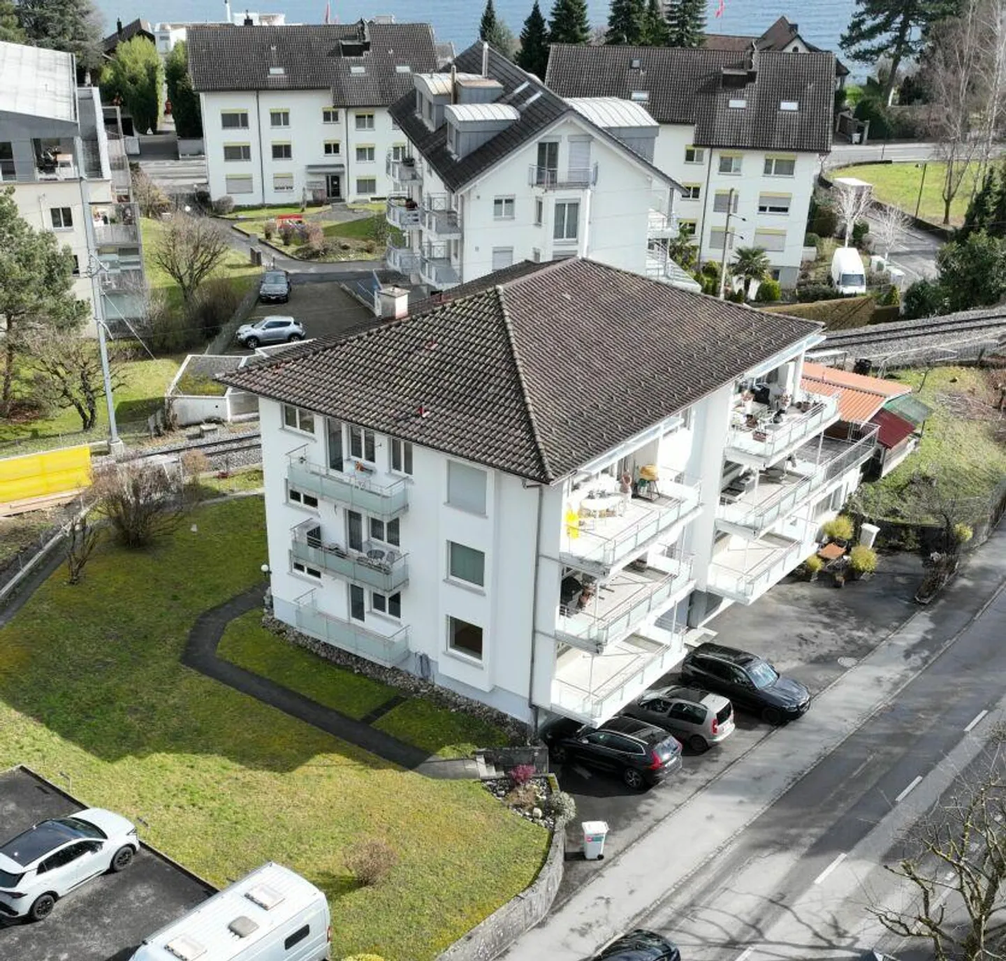 Limited: Spacious 5.5-Room Apartment with Three Balconies and Garage - Photo 1 of 8