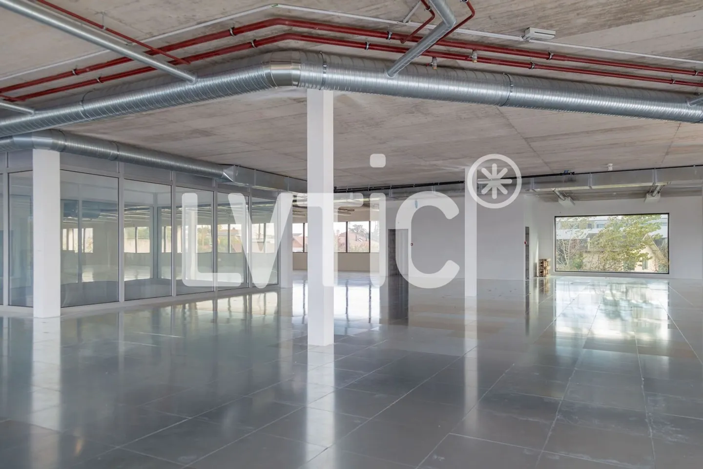 Commercial/Artisanal premises from 250 m2 for rent in Etoy - Photo 3 of 13