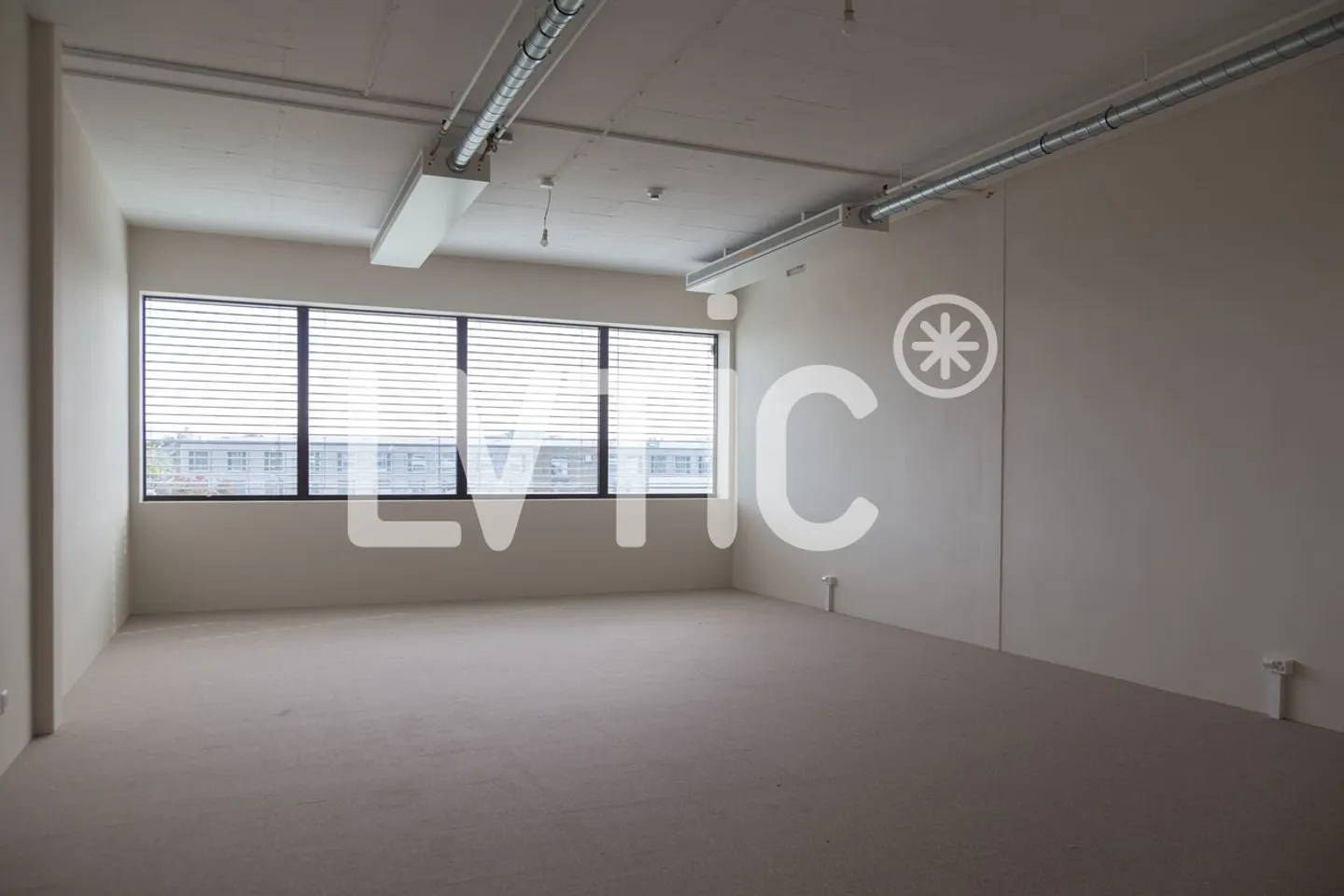 Commercial/Artisanal premises from 250 m2 for rent in Etoy - Photo 8 of 13