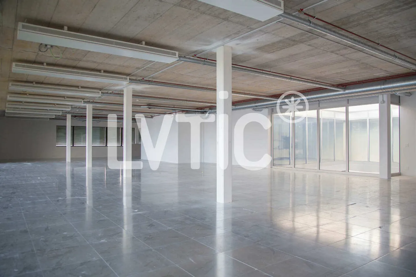 Commercial/Artisanal premises from 250 m2 for rent in Etoy - Photo 9 of 13