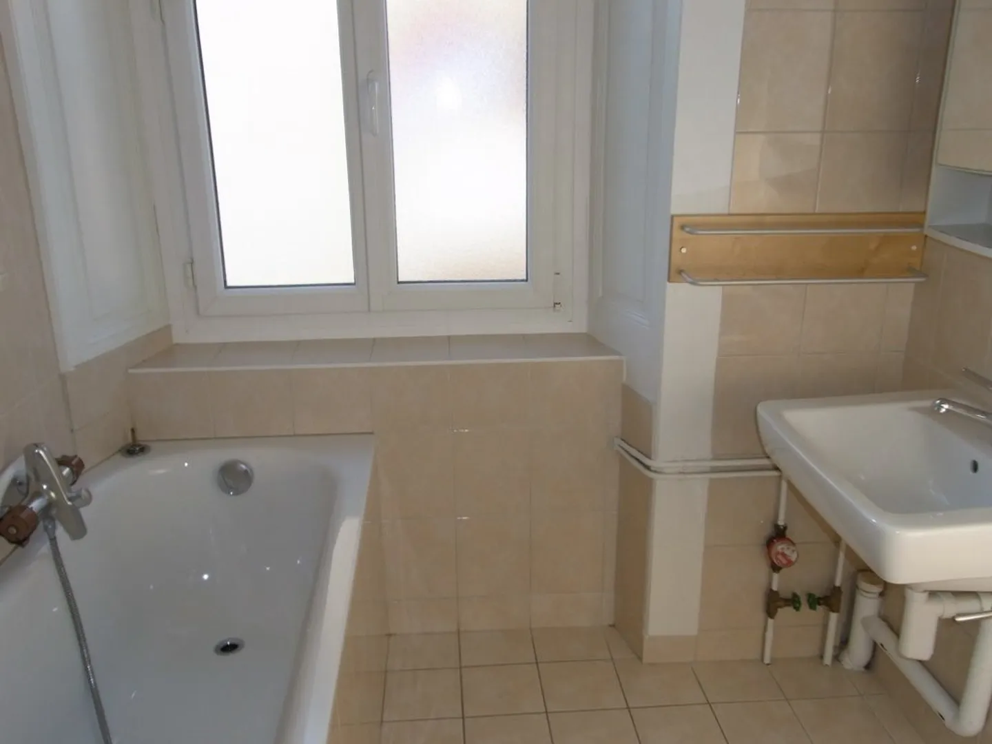 SPAZIOSO APPARTAMENTO DI 150 M2 CON CAMINO E TRAVI - Foto 5 di 9