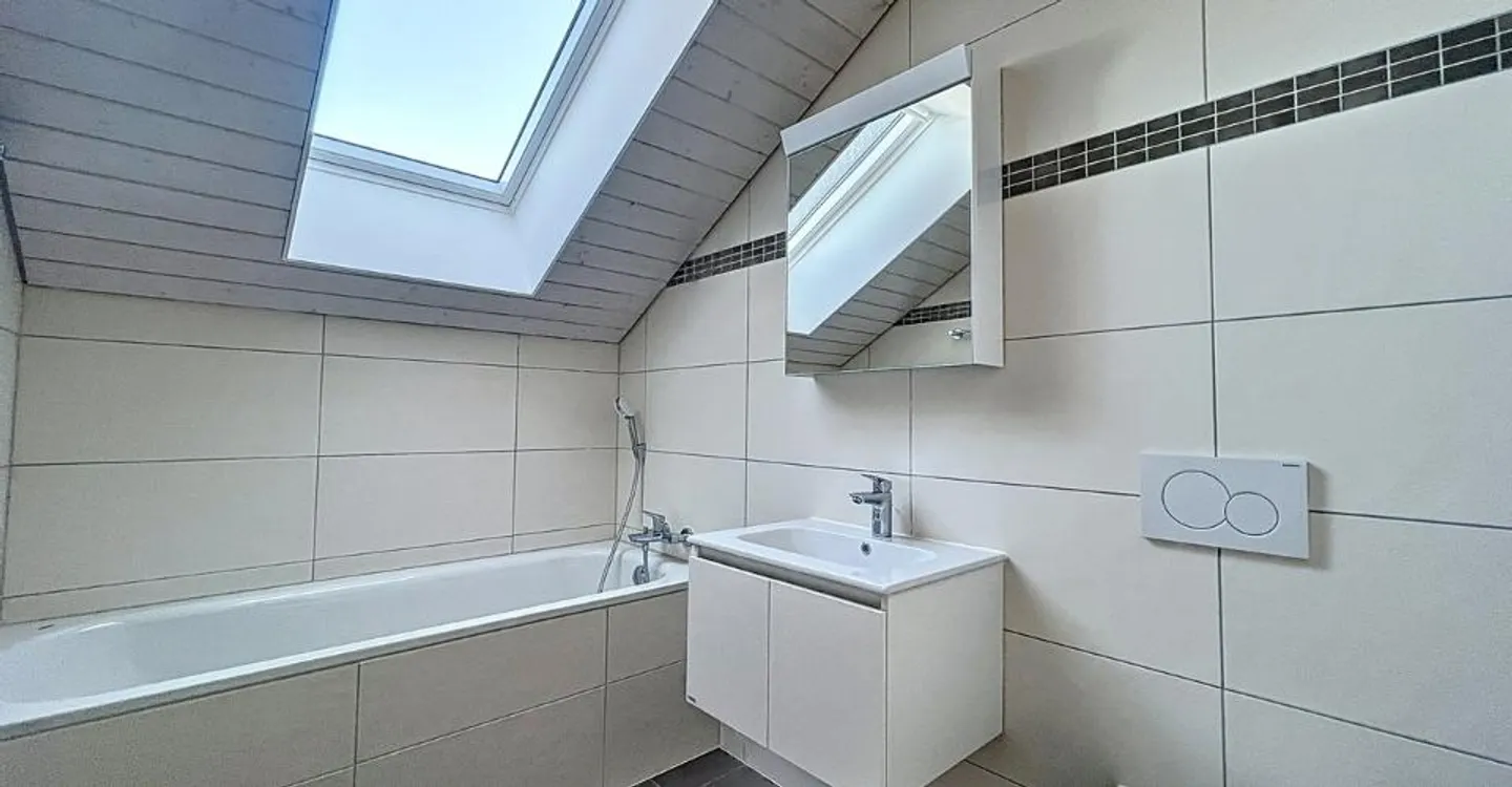 3 ½ pièces - En attique ! - Foto 8 von 12