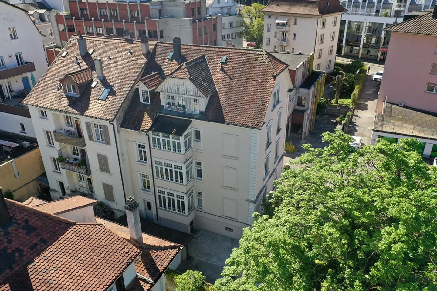 Gemischt genutztes Gebäude 4 Zimmer - Foto 2 von 9