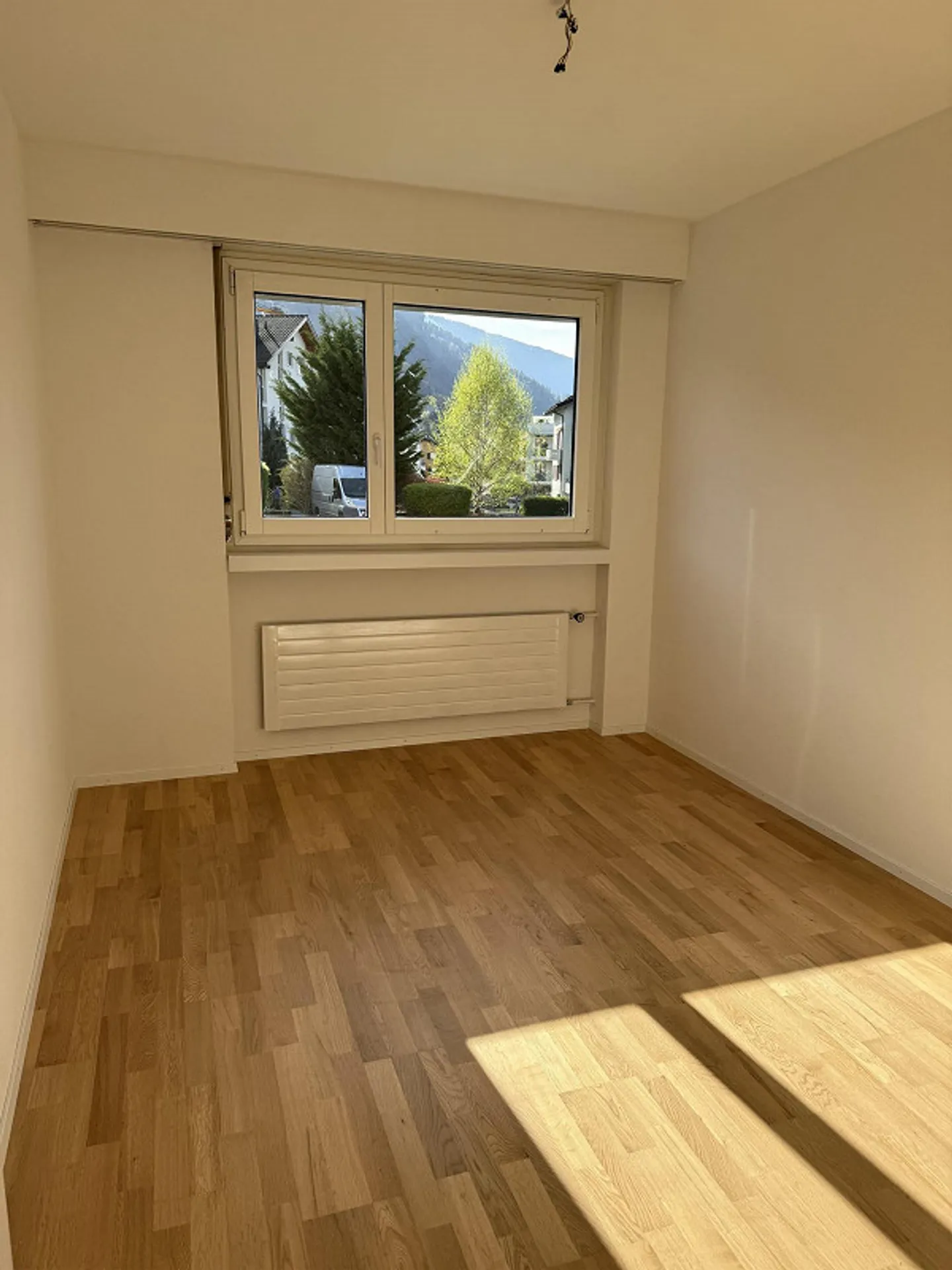 Appartamento 4.5 stanze luminoso e moderno ristrutturato (2026) in una posizione soleggiata di prima scelta - Foto 7 di 13