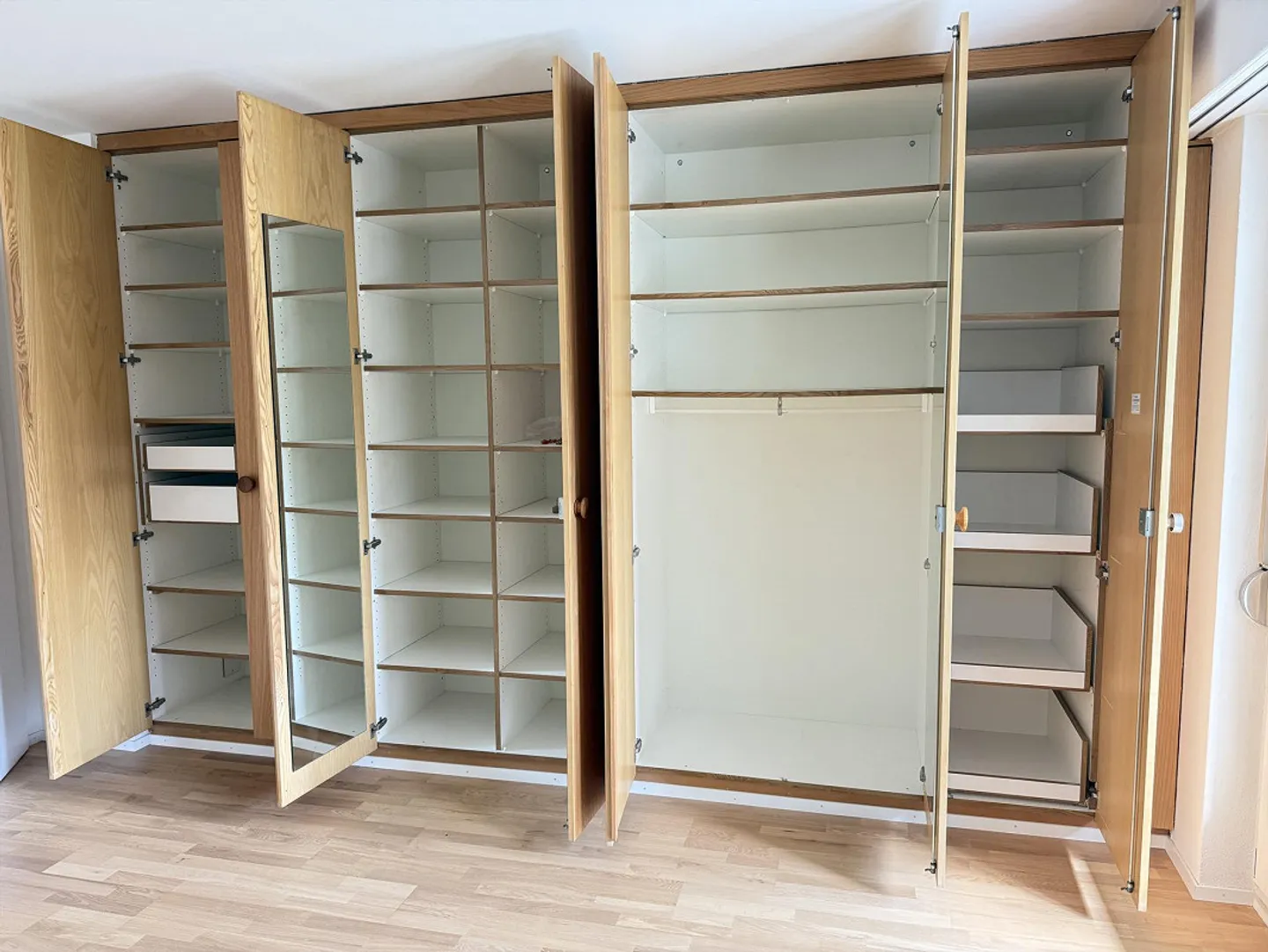 Appartamento 4.5 stanze luminoso e moderno ristrutturato (2026) in una posizione soleggiata di prima scelta - Foto 9 di 13