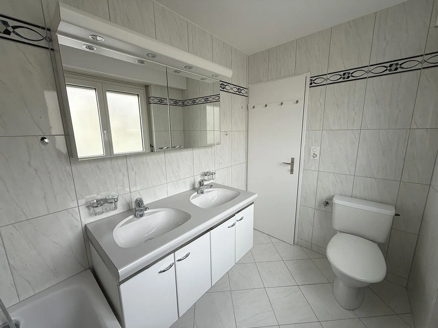 Appartamento 4.5 stanze luminoso e moderno ristrutturato (2026) in una posizione soleggiata di prima scelta - Foto 11 di 13