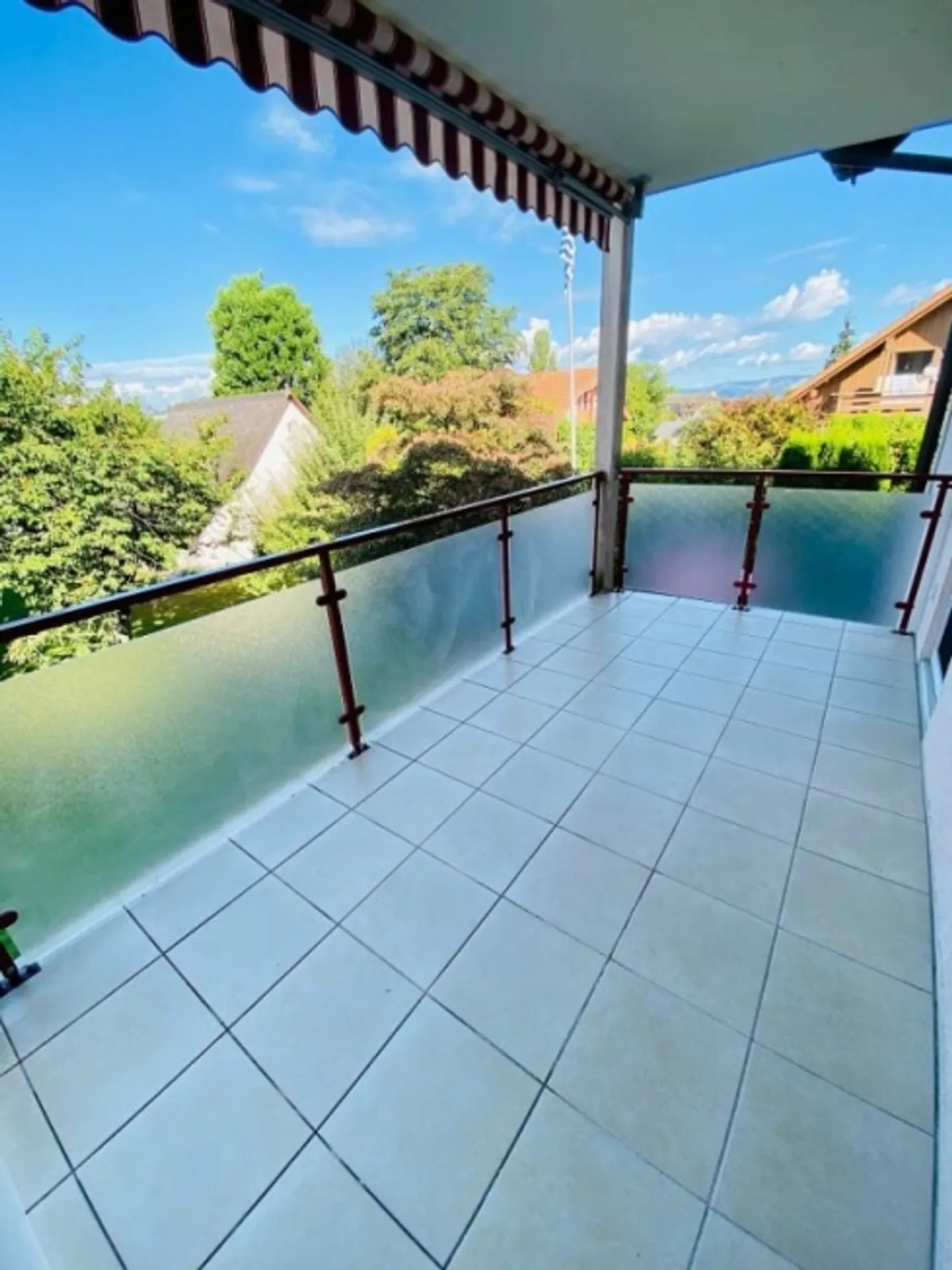 Quiet apartment in the green - Photo 9 of 12
