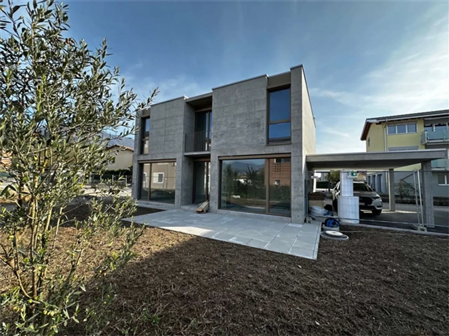 SPACIOUS NEW VILLA IN COLDRERIO - Photo 2 of 15