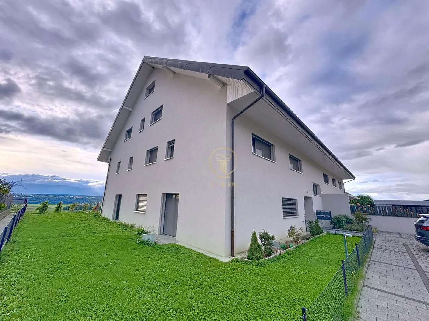 Appartamento moderno con terrazza - Foto 1 di 13