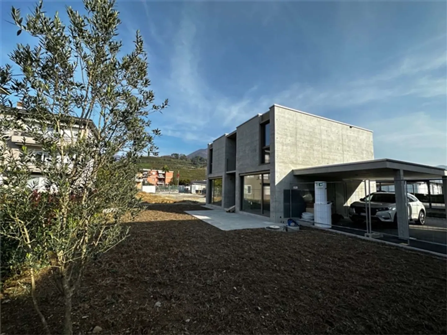 SPACIOUS NEW VILLA IN COLDRERIO - Photo 4 of 15