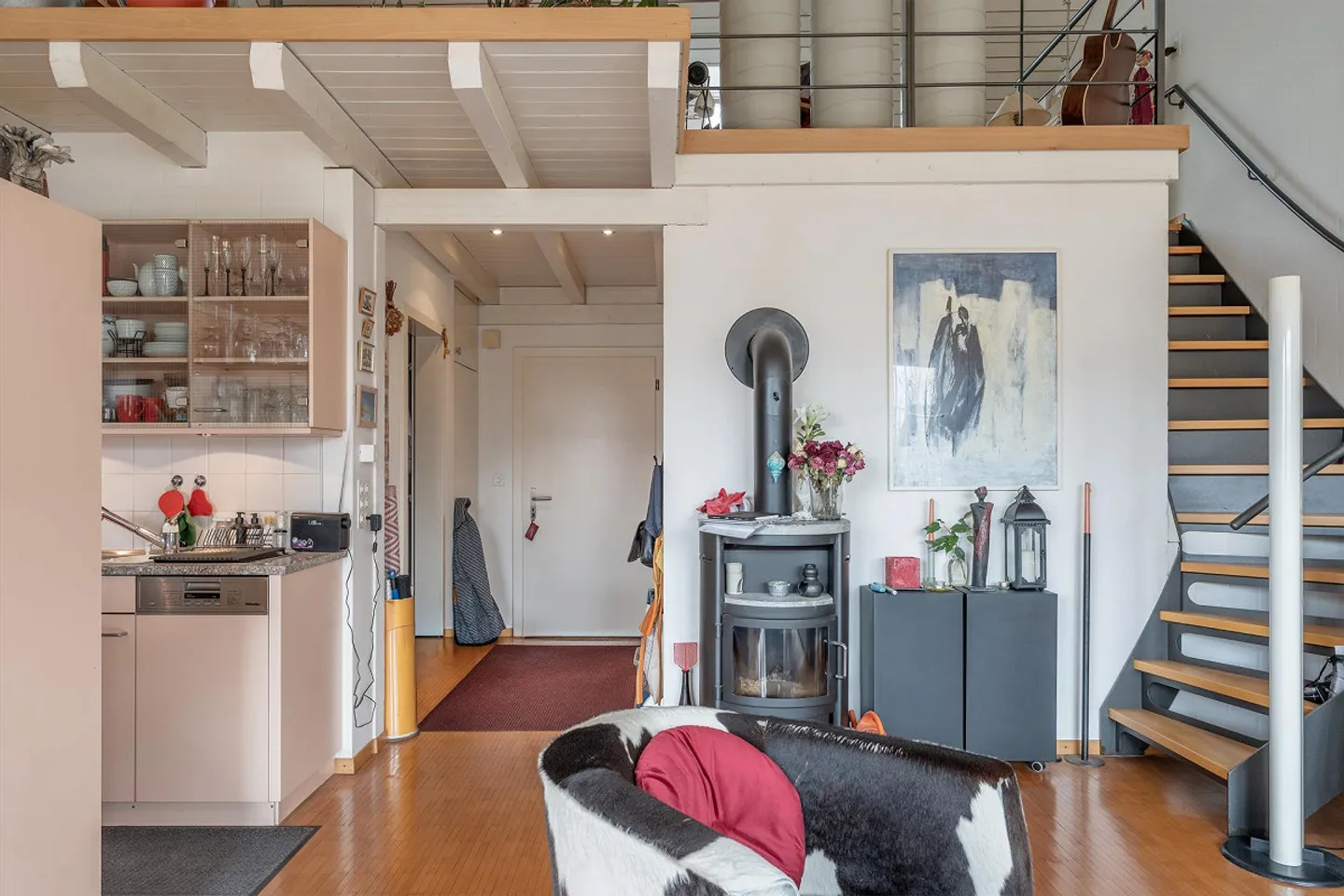 House with two apartments - Photo 7 of 16