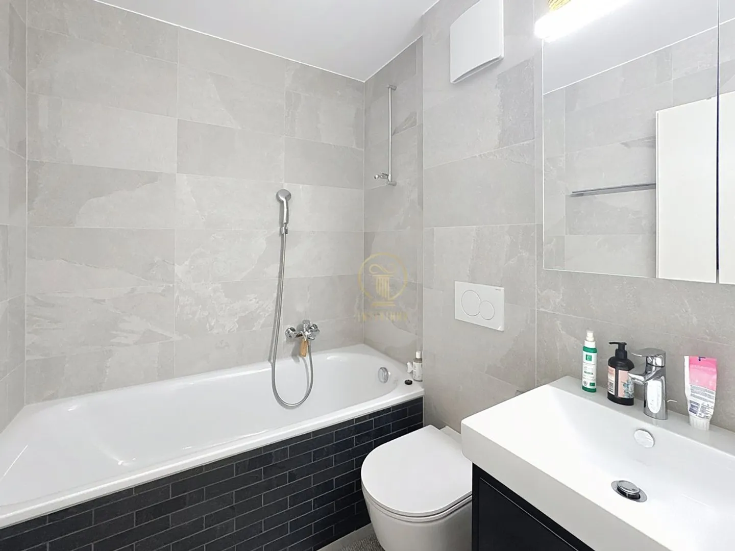 Appartamento moderno con terrazza - Foto 12 di 13