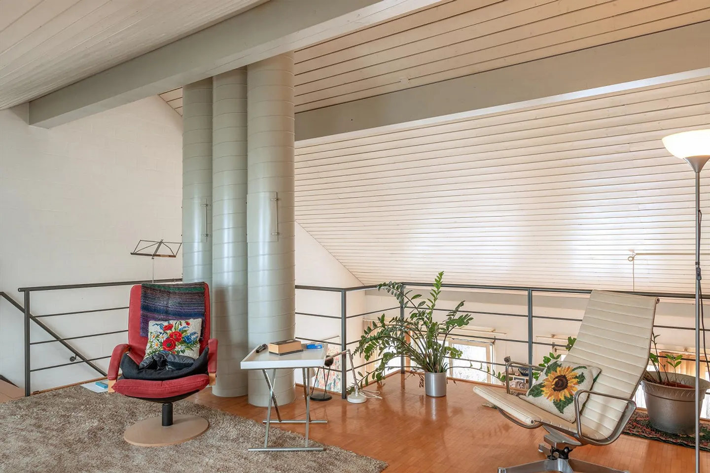 House with two apartments - Photo 10 of 16