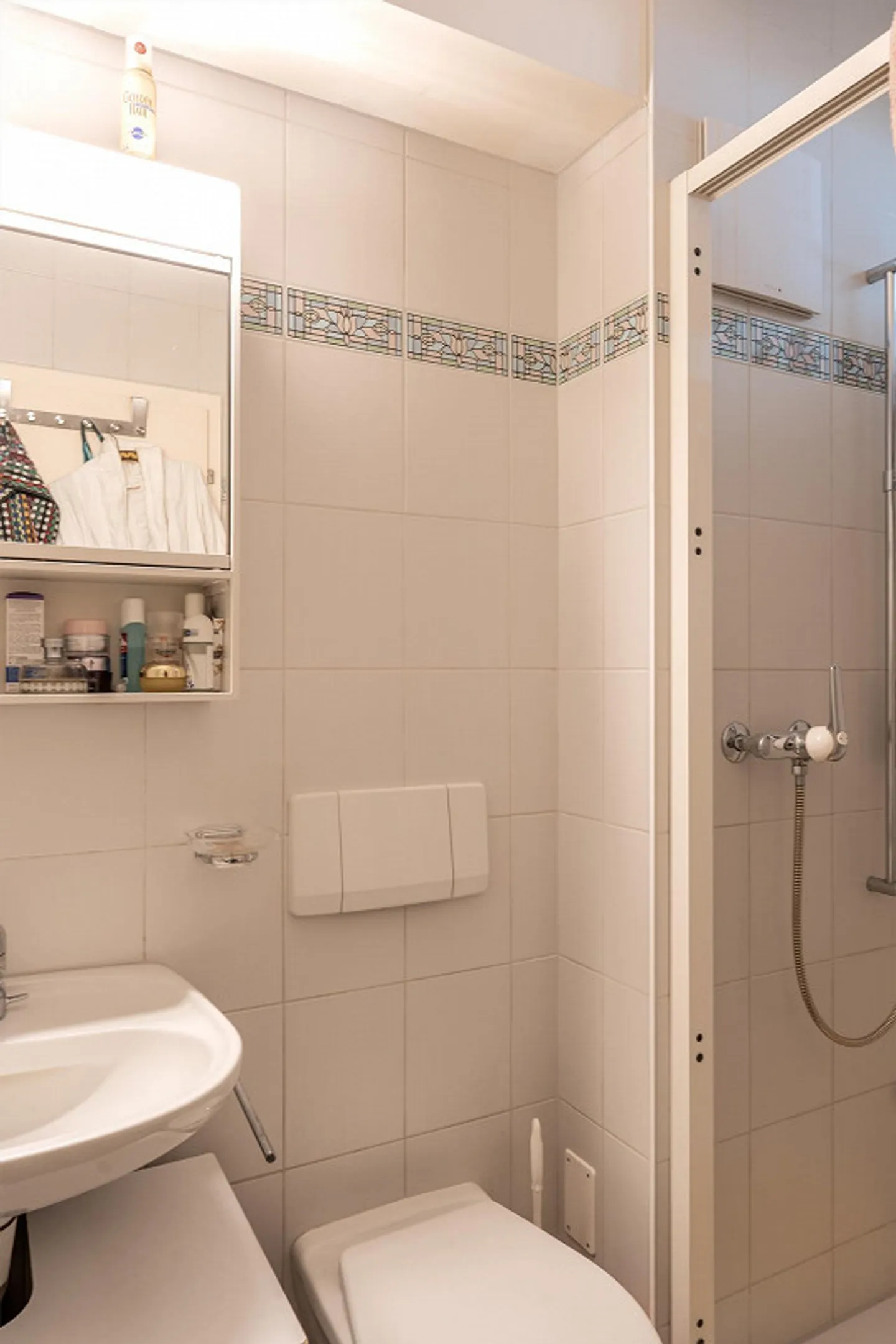 House with two apartments - Photo 13 of 16